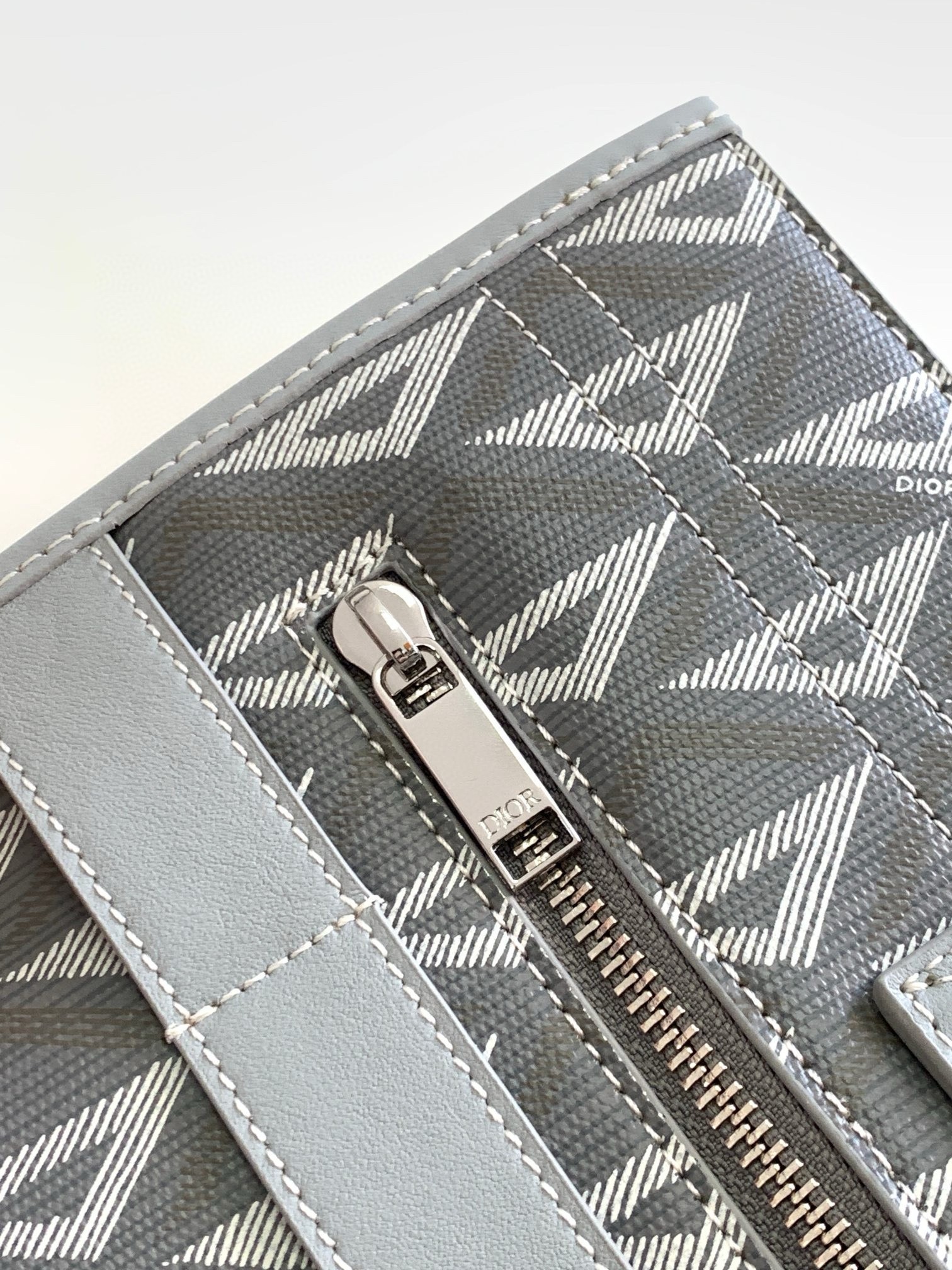D*or safari tote bag in grey cd diamond canvas