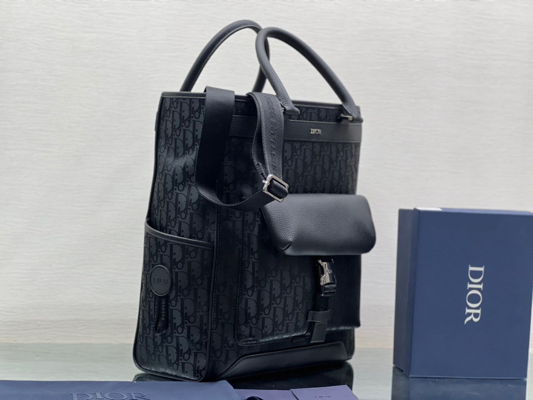 D*or explorer tote bag in black D*or oblique mirage technical fabric