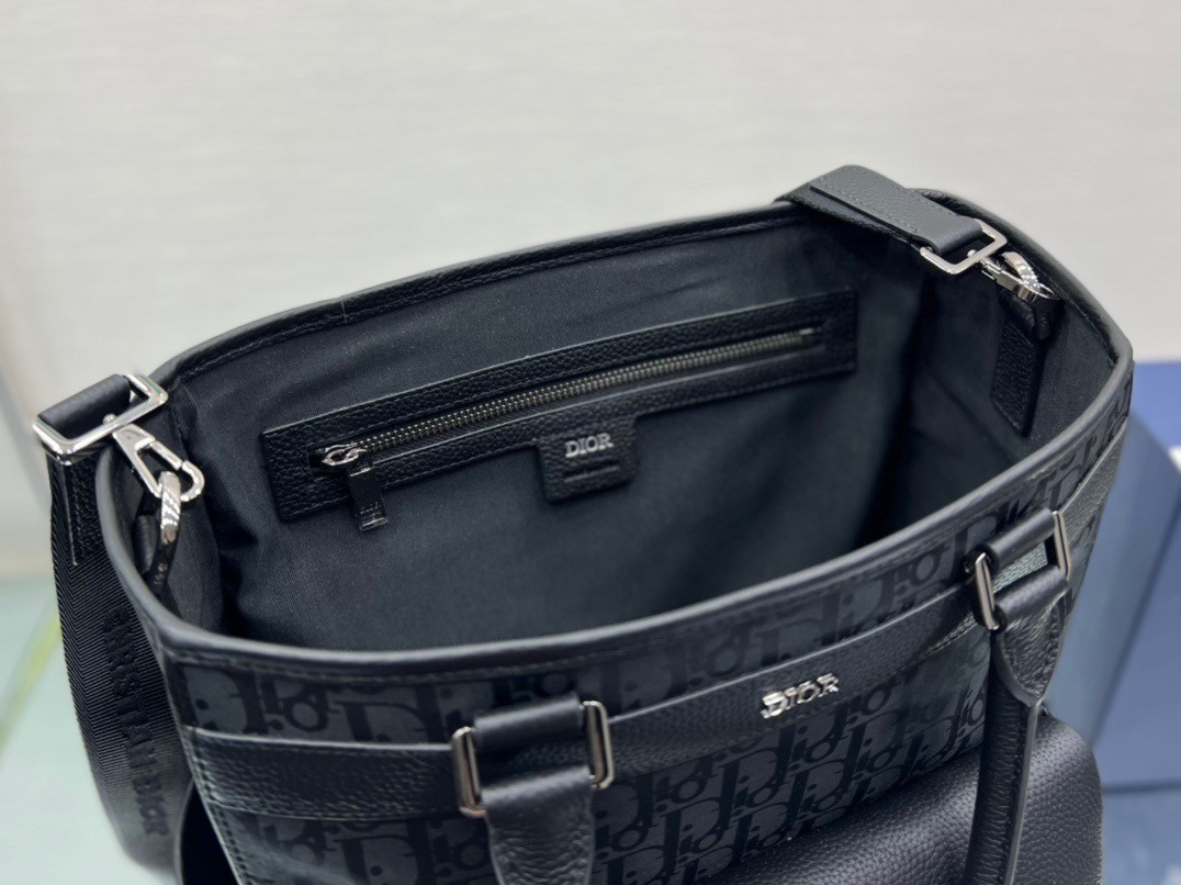 D*or explorer tote bag in black D*or oblique mirage technical fabric