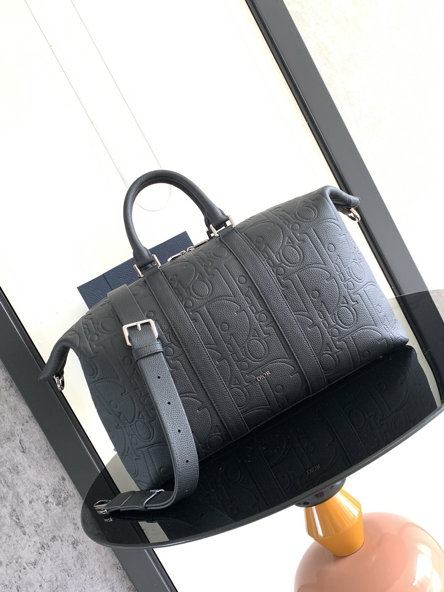 D*or weekender 40 bag in black D*or gravity leather