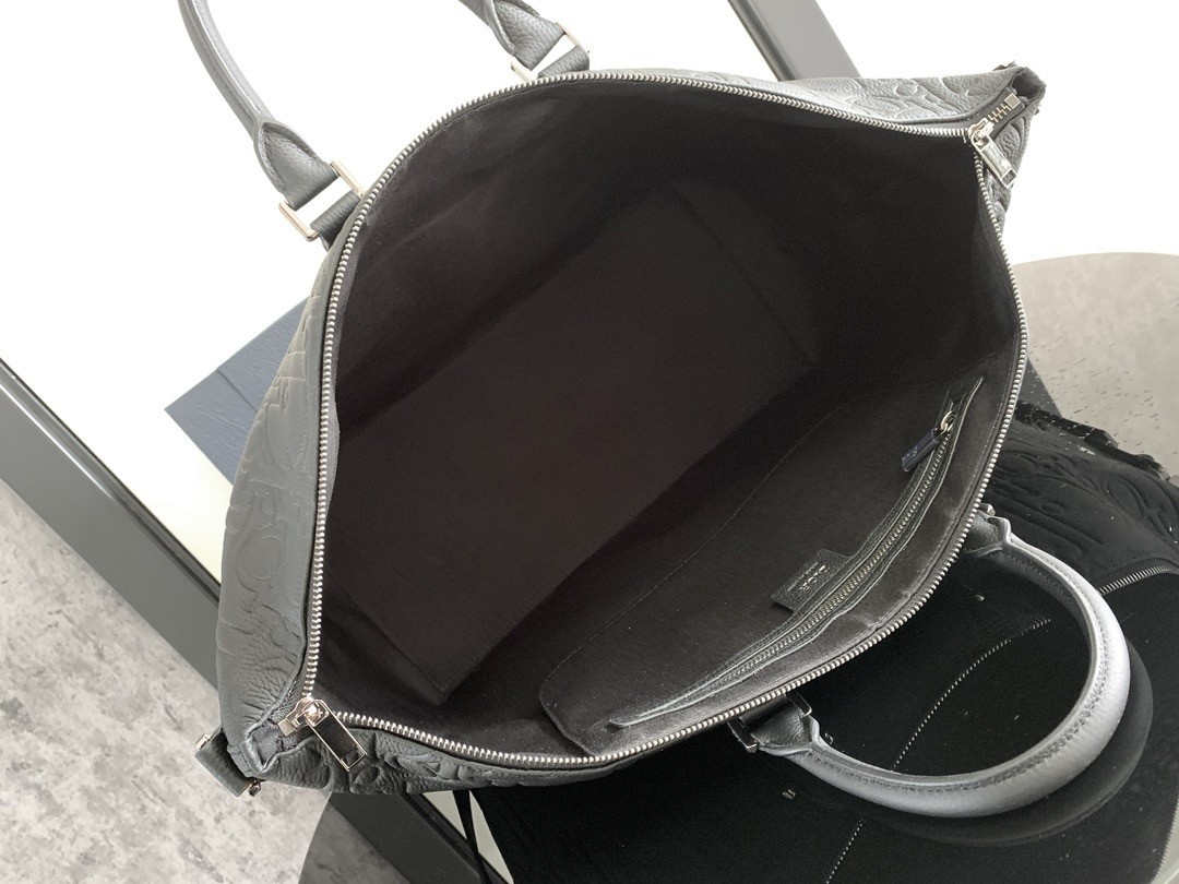 D*or weekender 40 bag in black D*or gravity leather