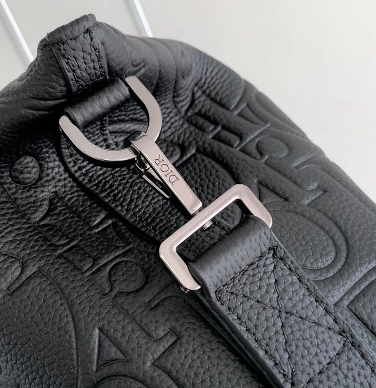 D*or weekender 25 bag in black D*or gravity leather