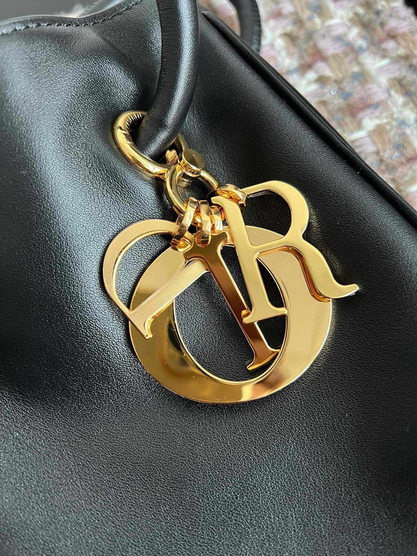 D*or nolita medium bag in black calfskin