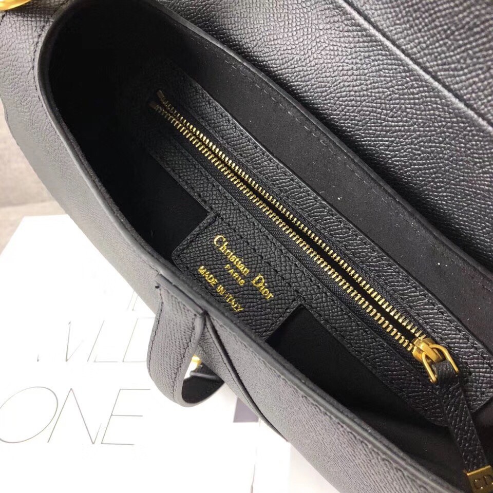 D*or saddle bag in black grained calfskin