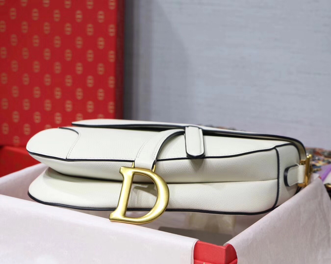 D*or saddle bag in white grained calfskin
