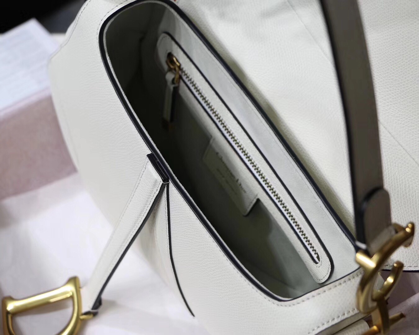D*or saddle bag in white grained calfskin