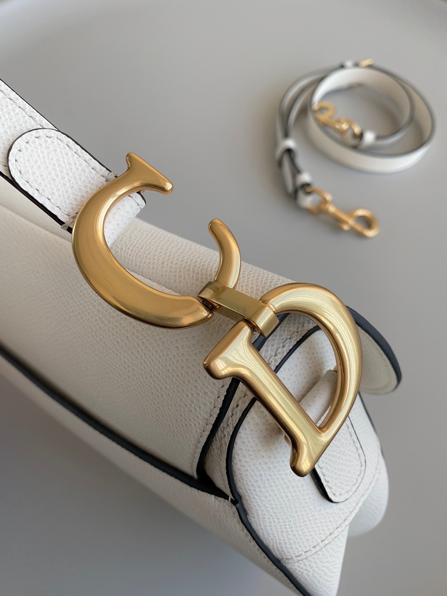 D*or saddle bag with strap in white grained calfskin