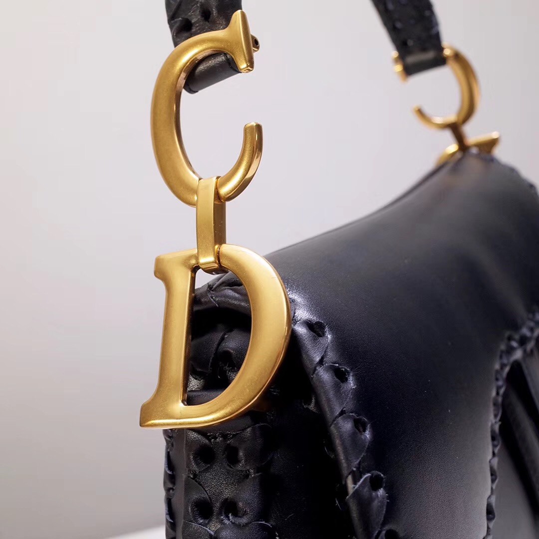D*or saddle bag in black calfskin with threaded edges