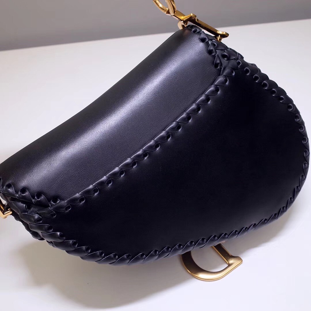 D*or saddle bag in black calfskin with threaded edges