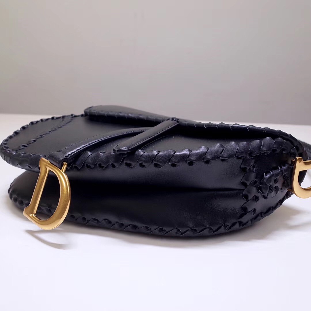 D*or saddle bag in black calfskin with threaded edges