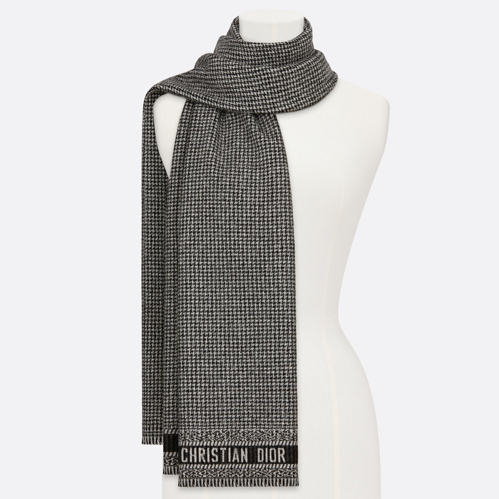 ch**an D*or stole in black/white wool