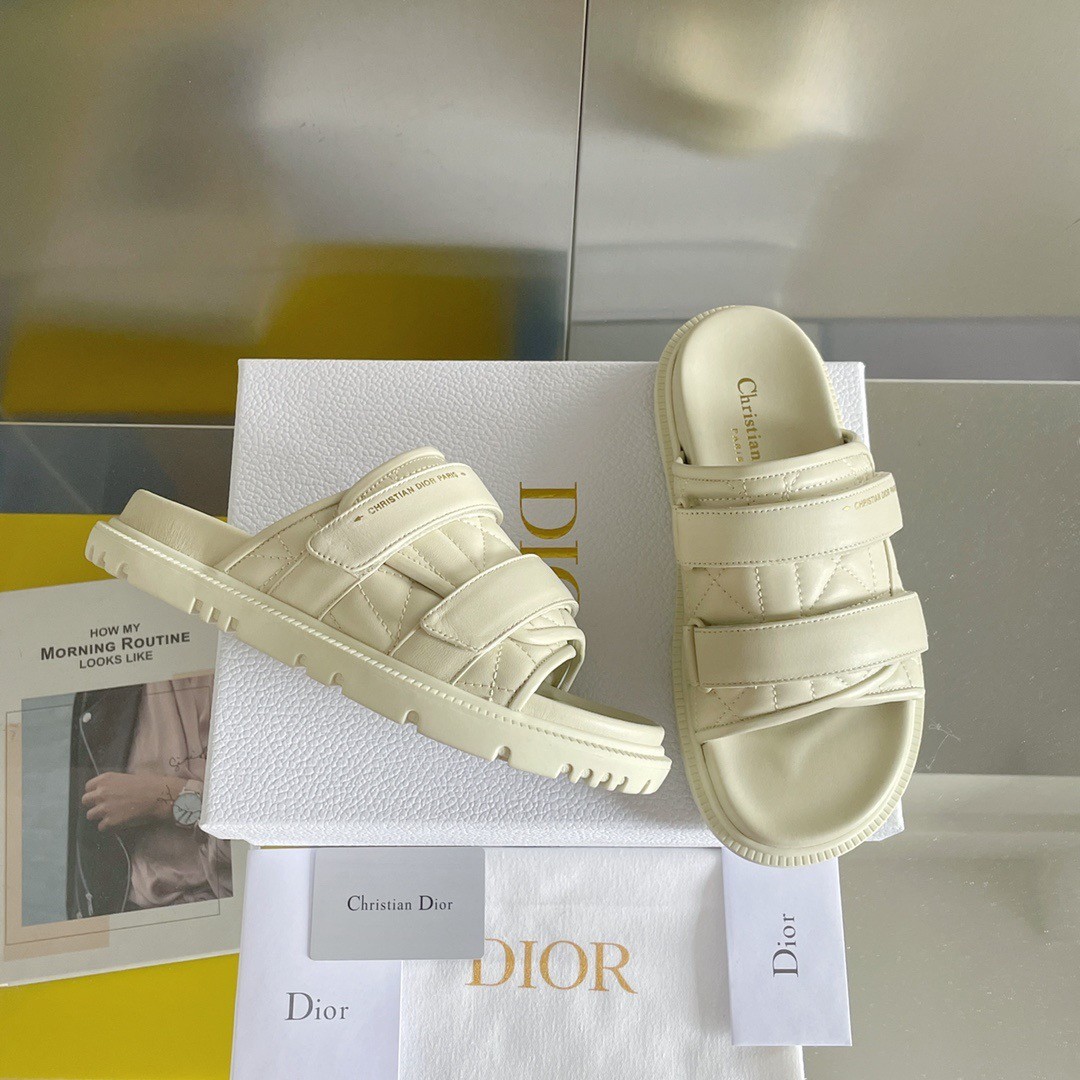 D*or dio(r)evolution slides in white quilted cannage calfskin