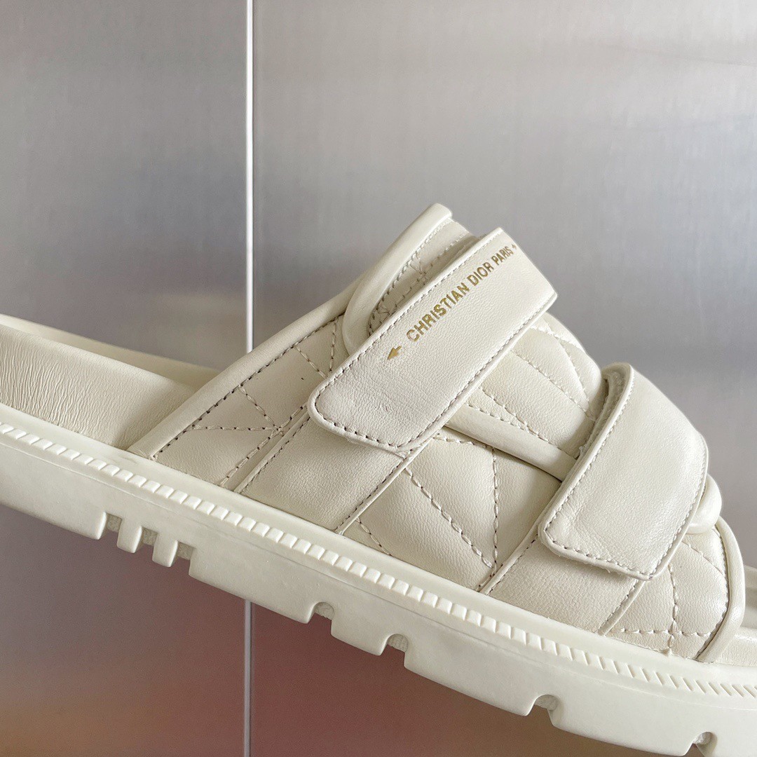 D*or dio(r)evolution slides in white quilted cannage calfskin