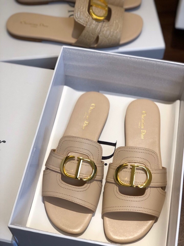 D*or 30 montaigne slides in beige calfskin