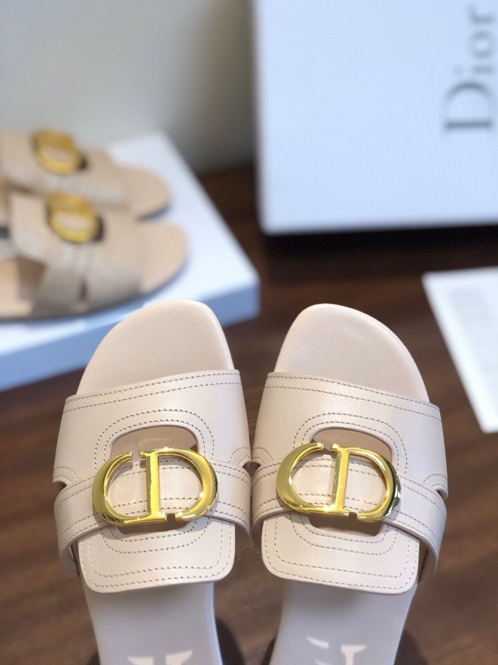 D*or 30 montaigne slides in beige calfskin