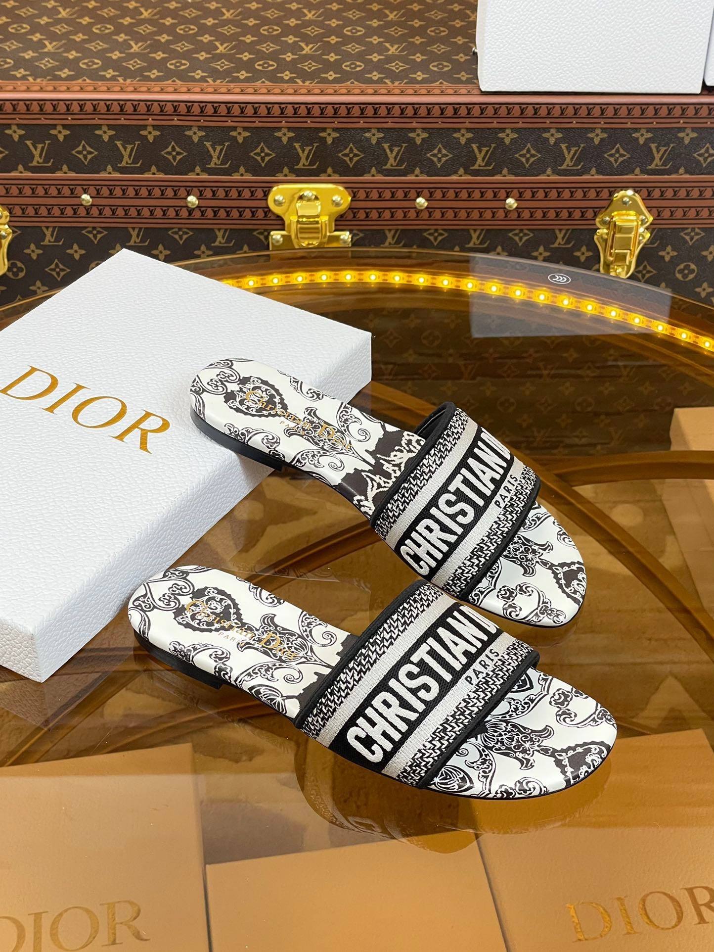 D*or dway slides in D*or bandana embroidery cotton