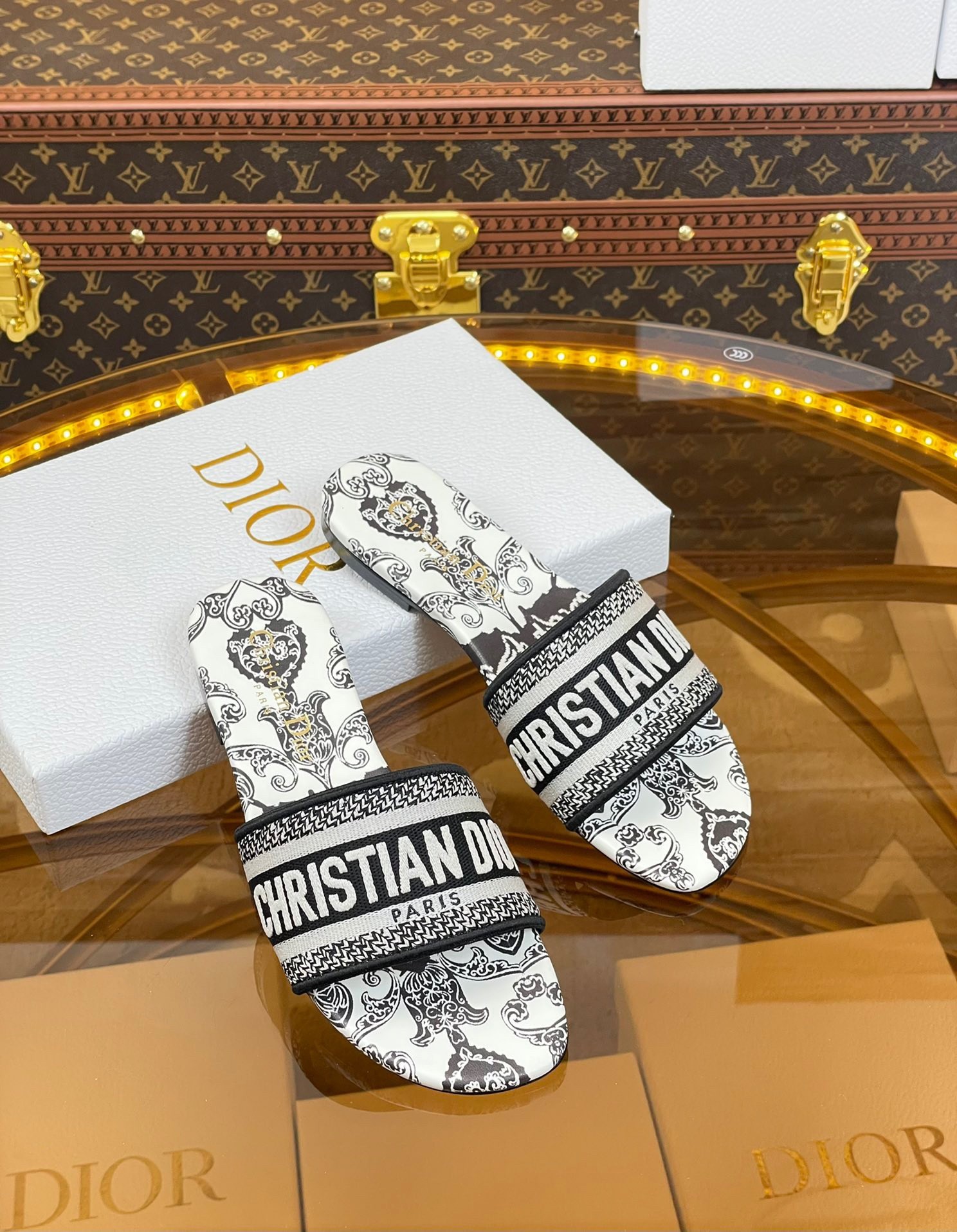 D*or dway slides in D*or bandana embroidery cotton