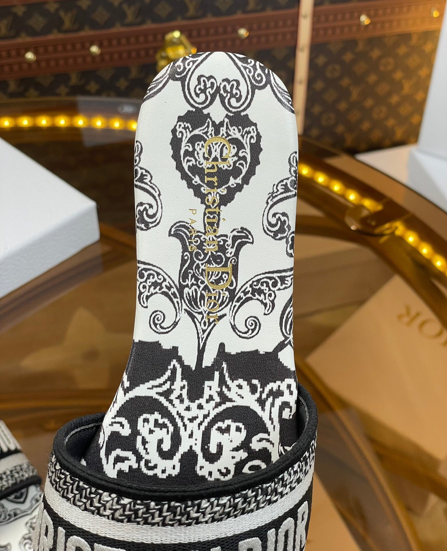D*or dway slides in D*or bandana embroidery cotton