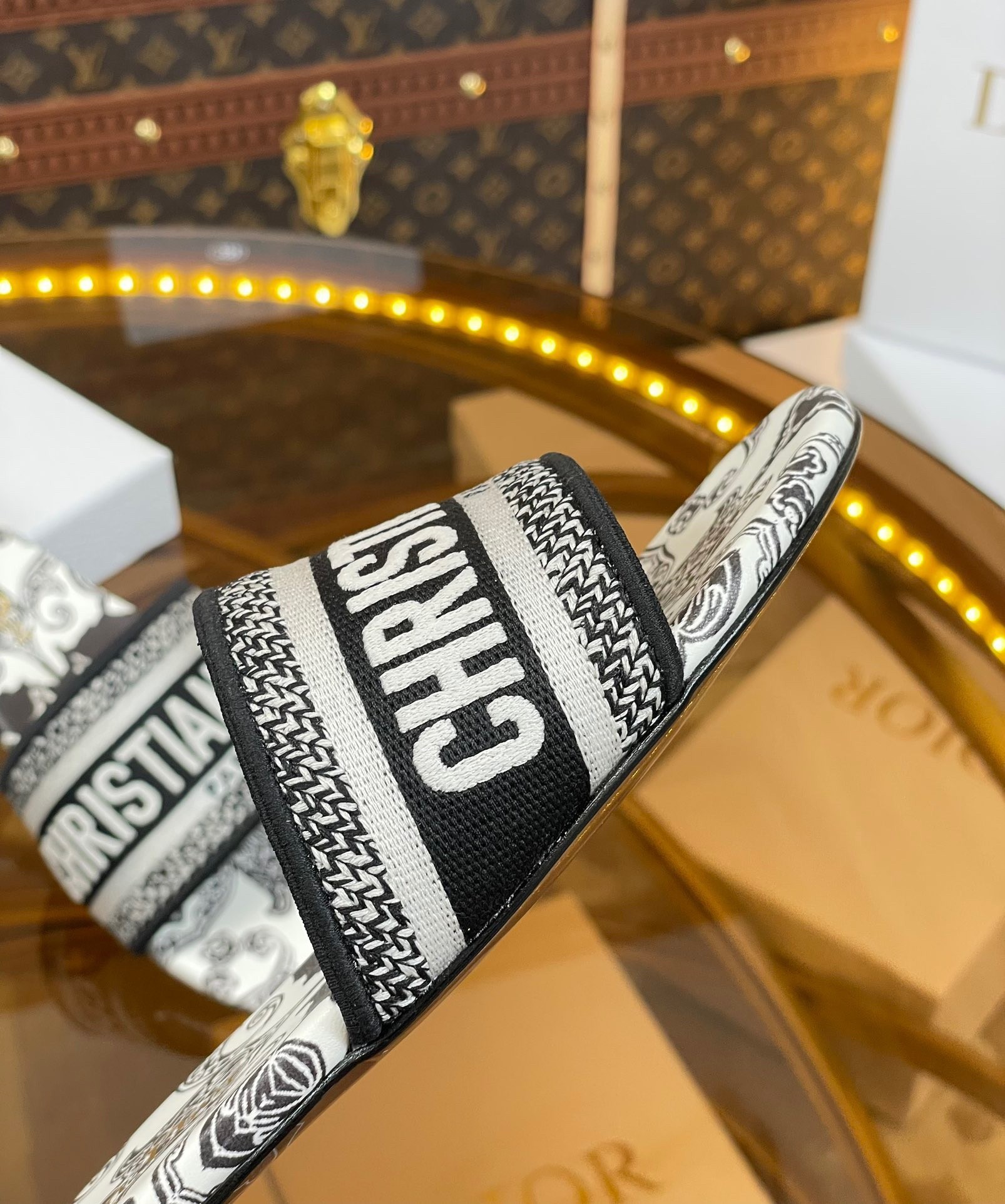 D*or dway slides in D*or bandana embroidery cotton