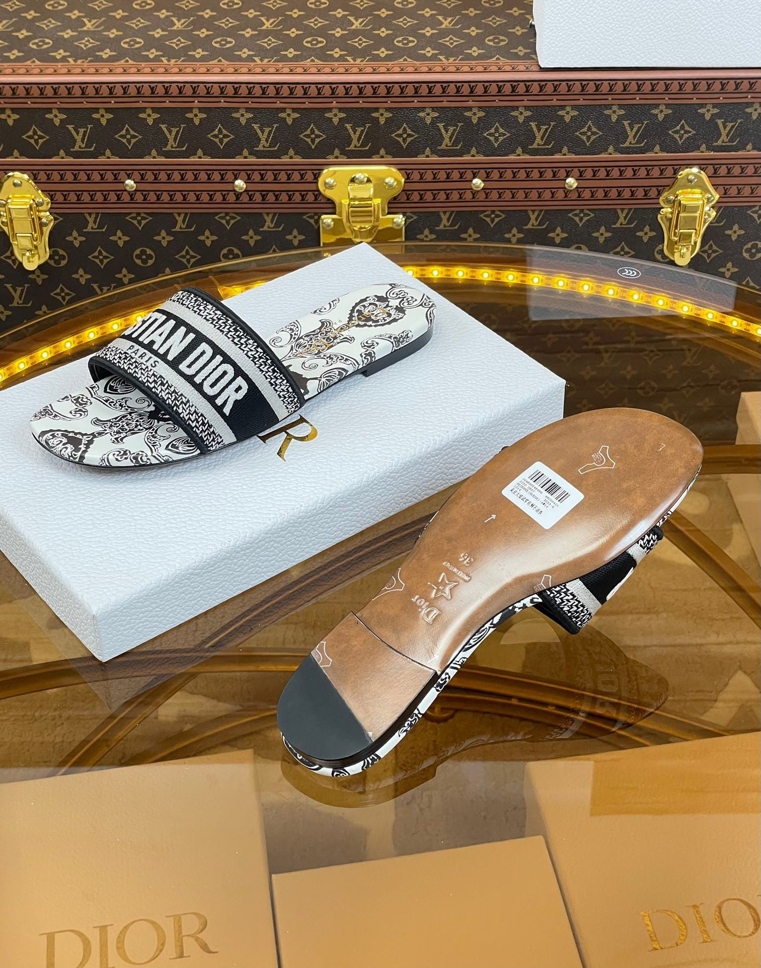 D*or dway slides in D*or bandana embroidery cotton