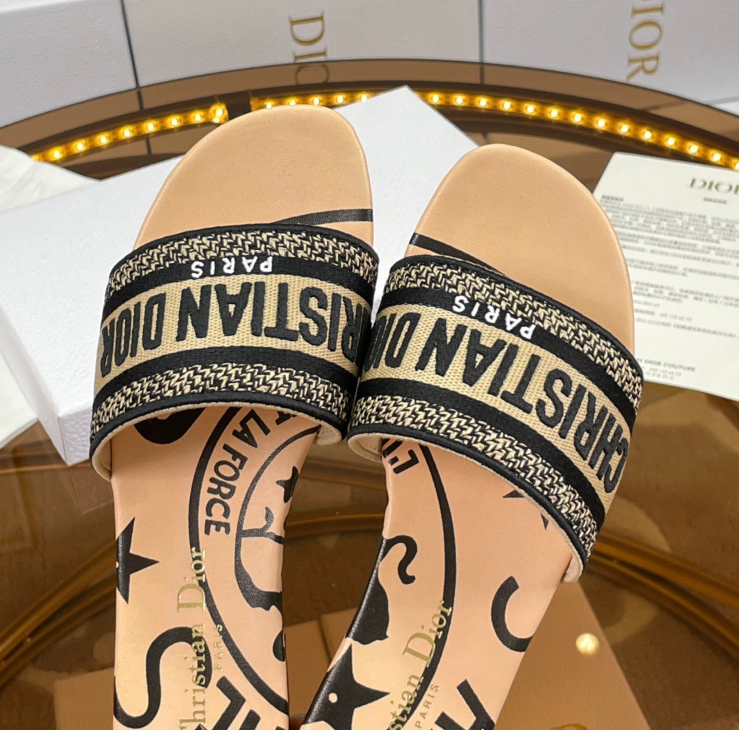 D*or dway slides in beige jute canvas embroidered with union motif