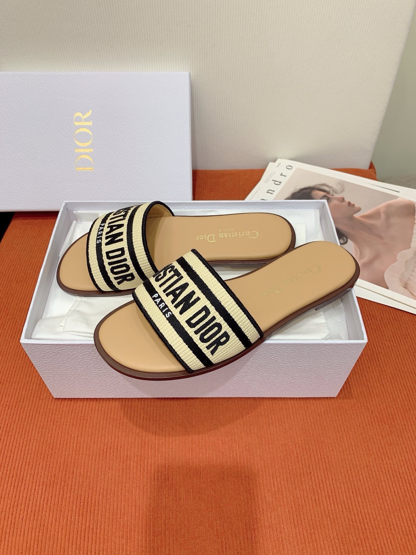 D*or dway slides in natural raffia and embroidered cotton