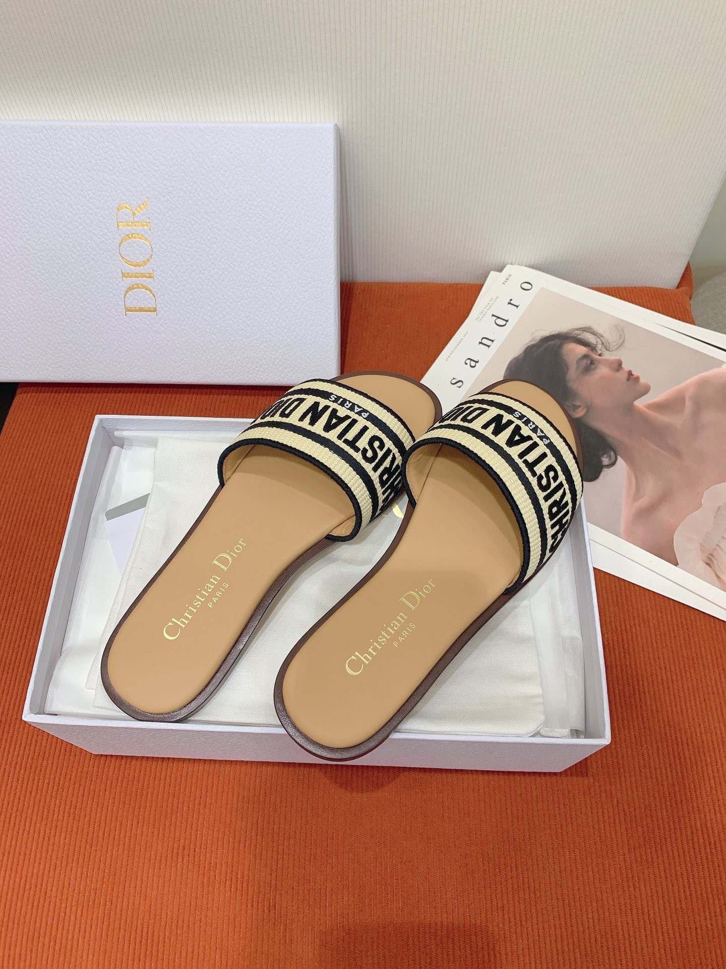 D*or dway slides in natural raffia and embroidered cotton