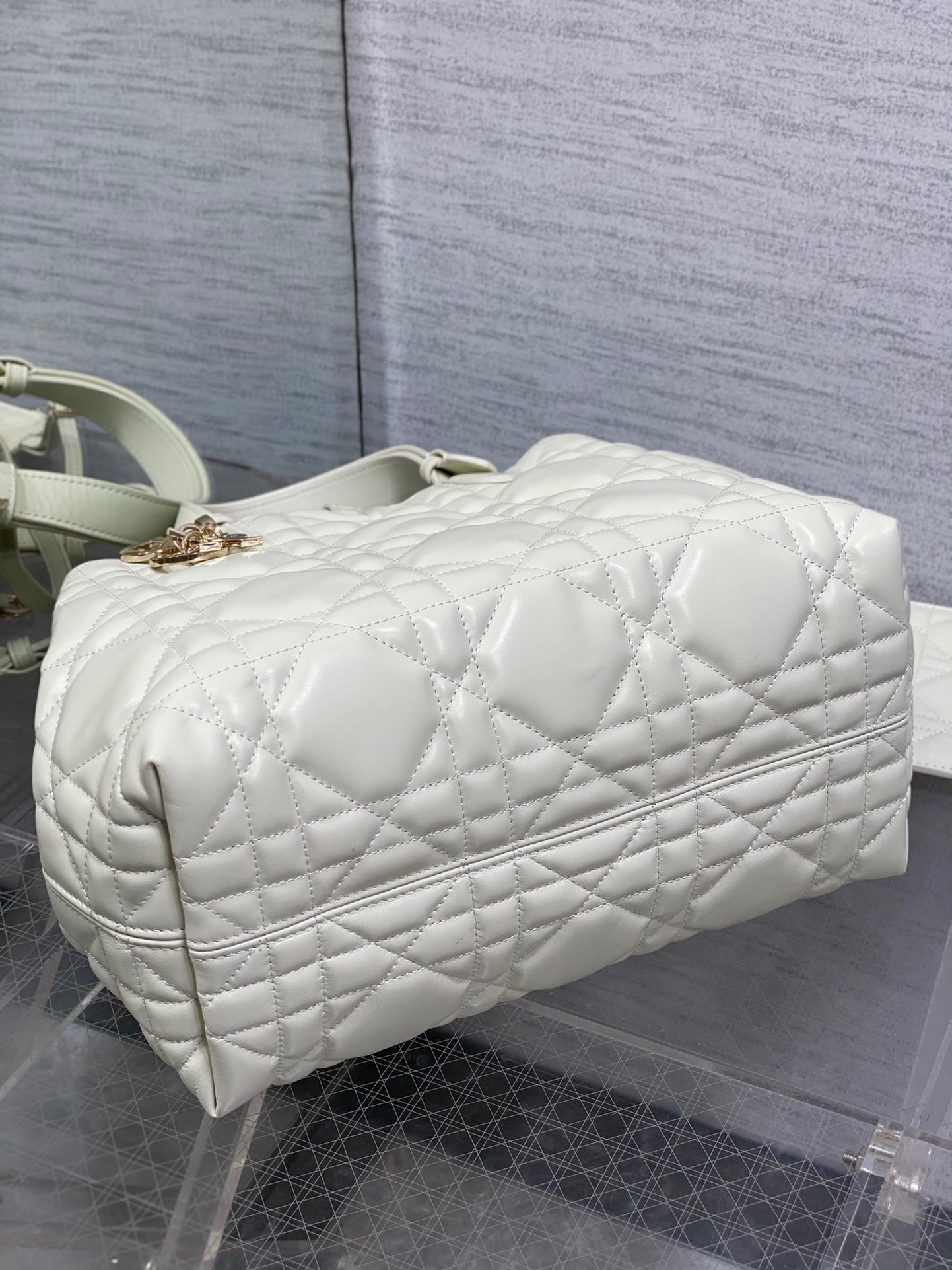 D*or toujours medium bag in white macrocannage calfskin