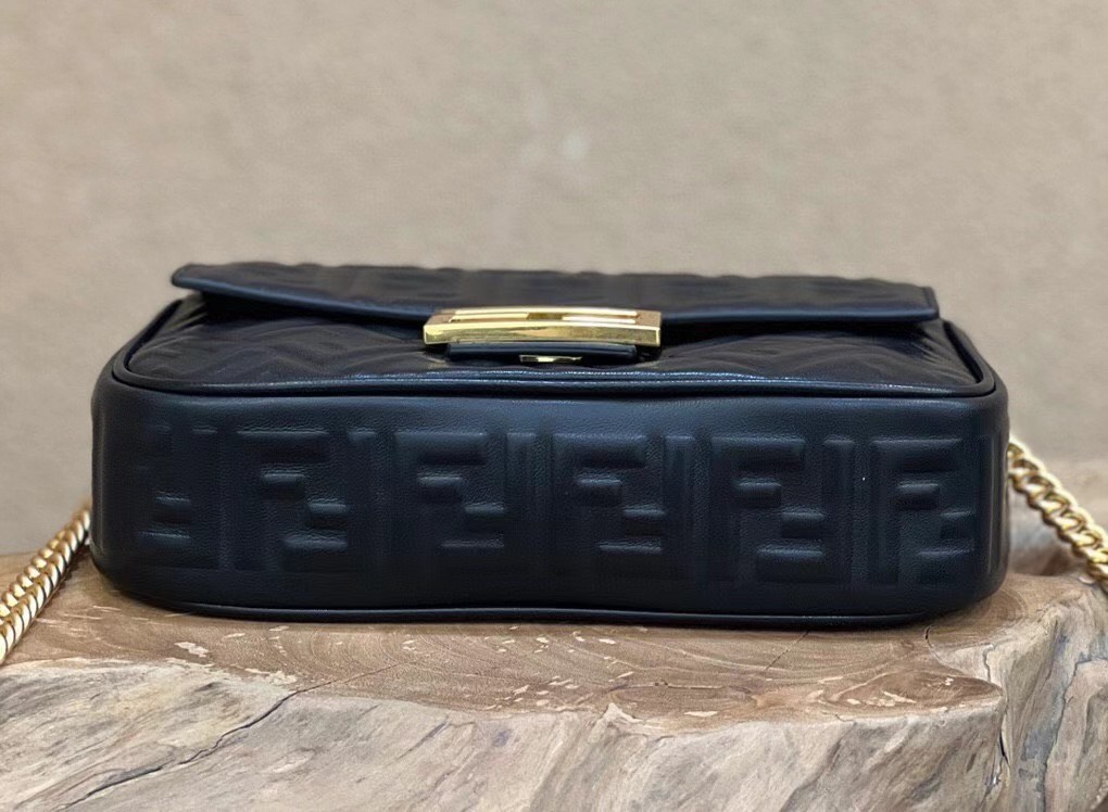F**di baguette chain midi bag in black nappa leather