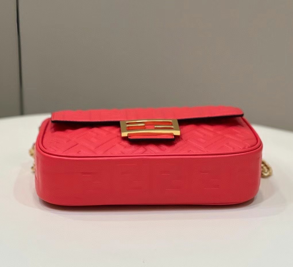 F**di baguette chain midi bag in red nappa leather