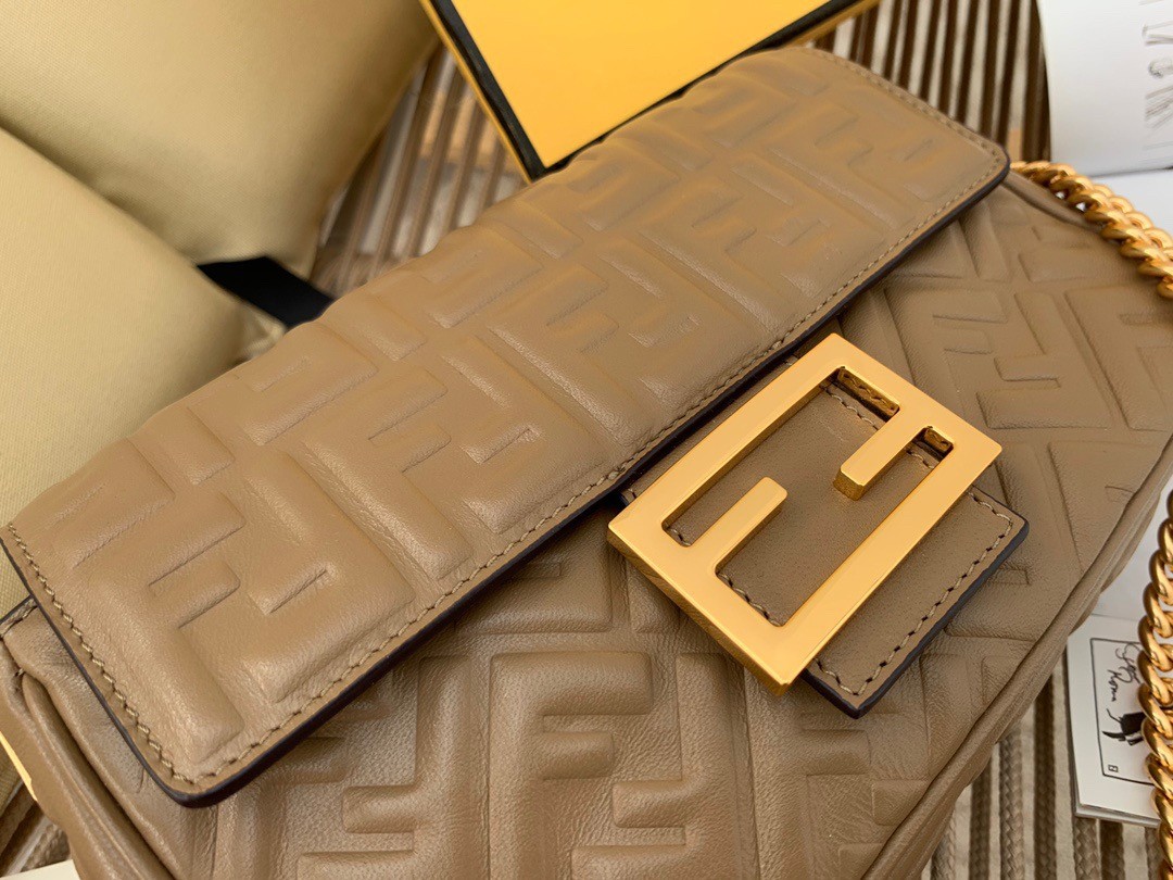 F**di baguette chain midi bag in taupe nappa leather