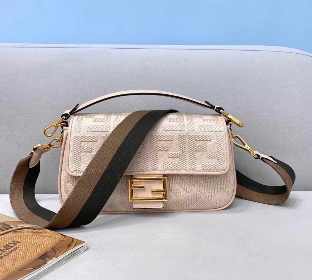 F**di medium baguette bag in pink ff canvas