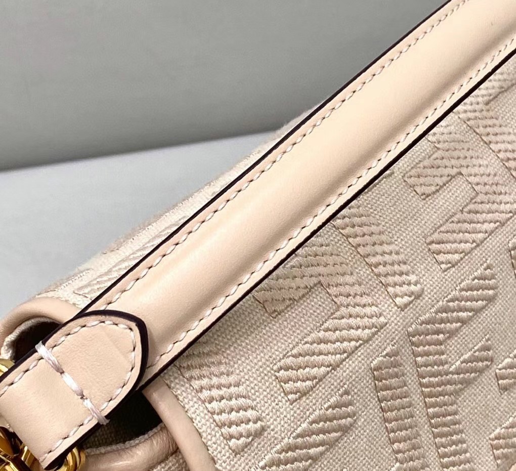 F**di medium baguette bag in pink ff canvas