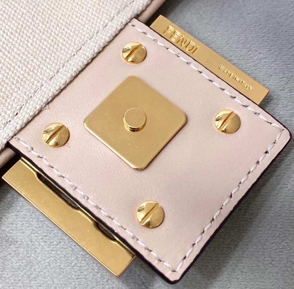 F**di medium baguette bag in pink ff canvas