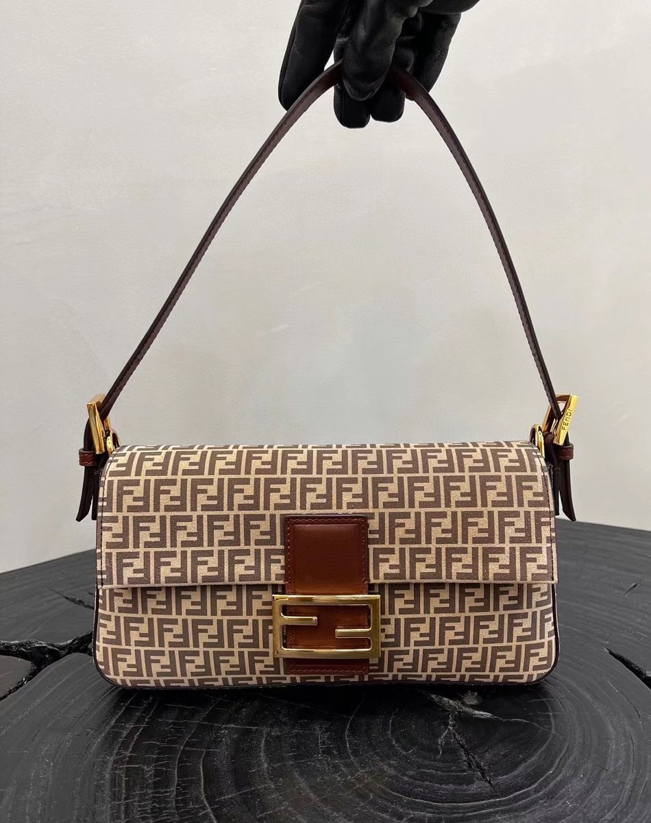 F**di medium baguette 1997 bag in beige split leather