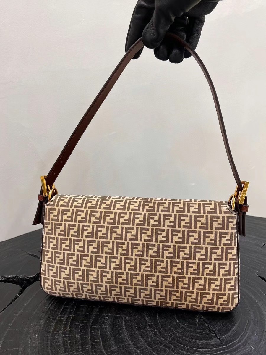 F**di medium baguette 1997 bag in beige split leather