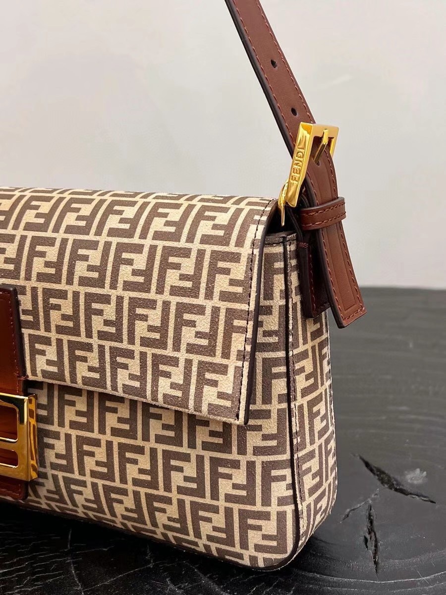 F**di medium baguette 1997 bag in beige split leather