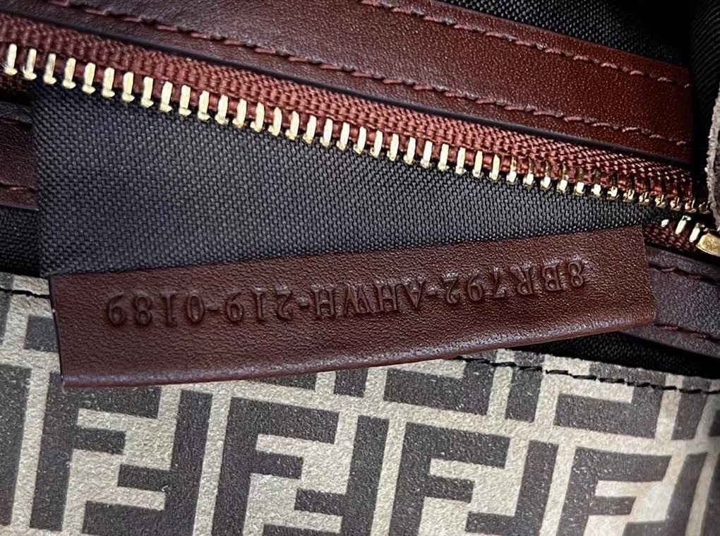 F**di medium baguette 1997 bag in beige split leather