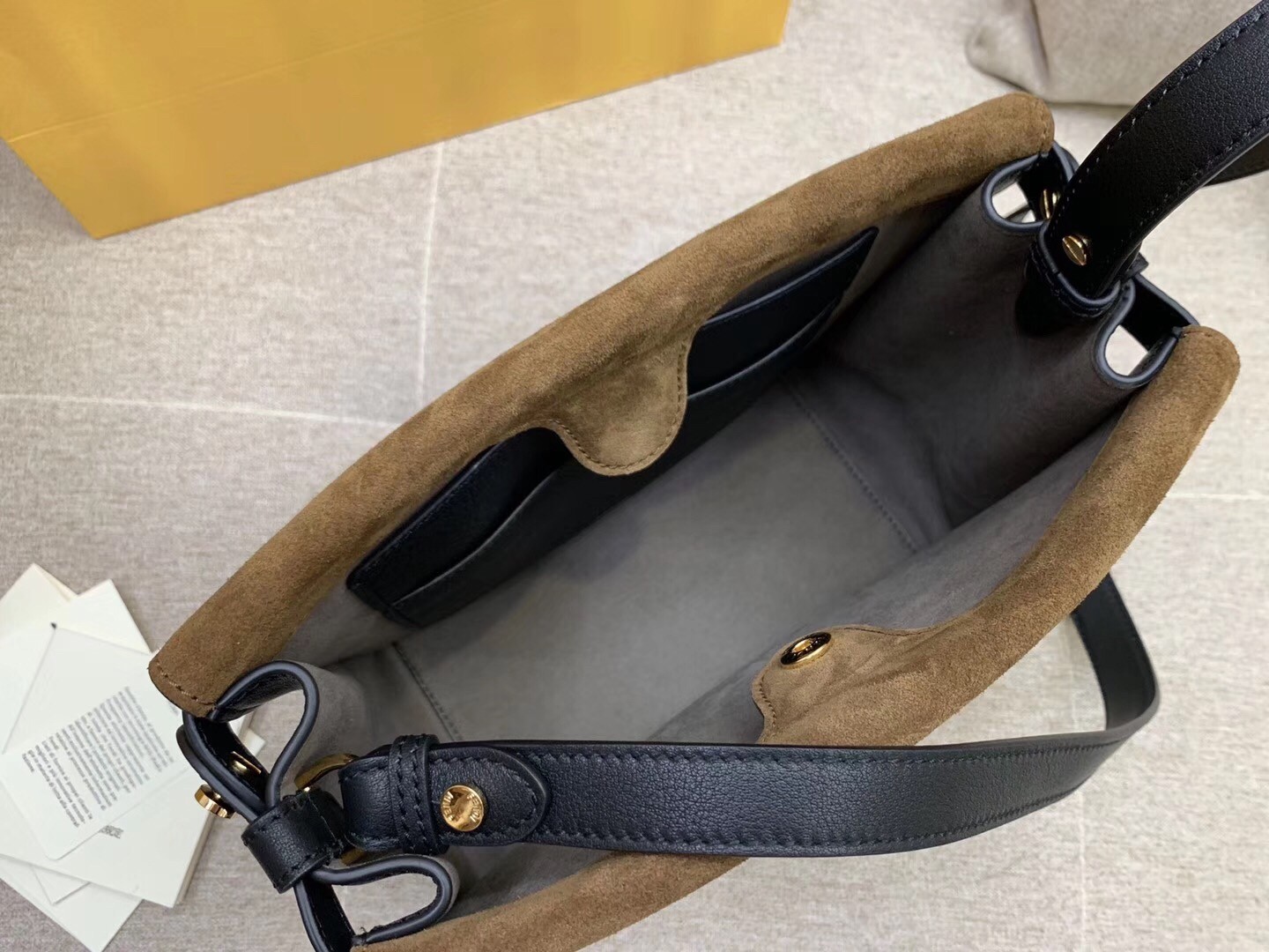 F**di regular flip tote bag in black calfskin