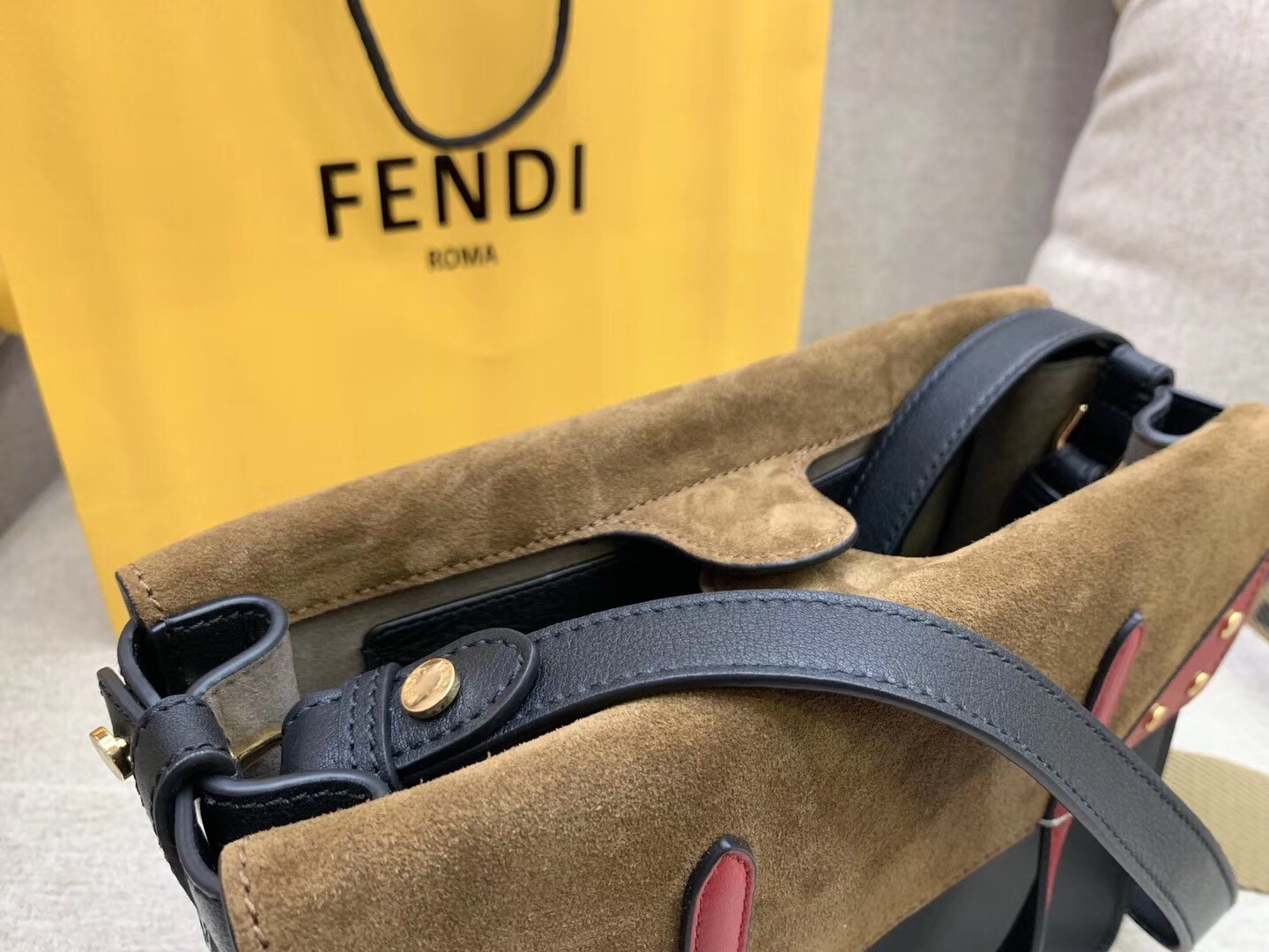F**di regular flip tote bag in black calfskin