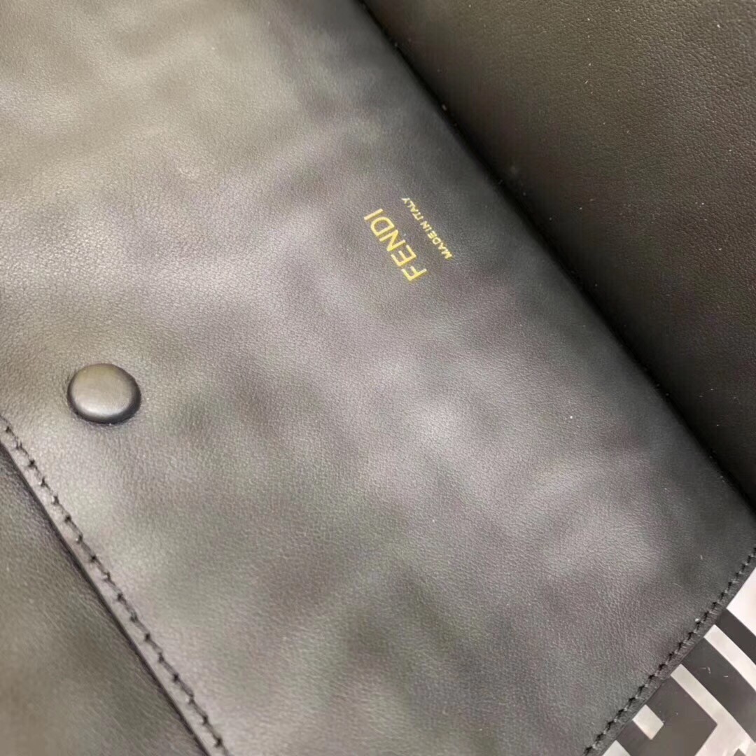 F**di black kan i f bag in transparent pu