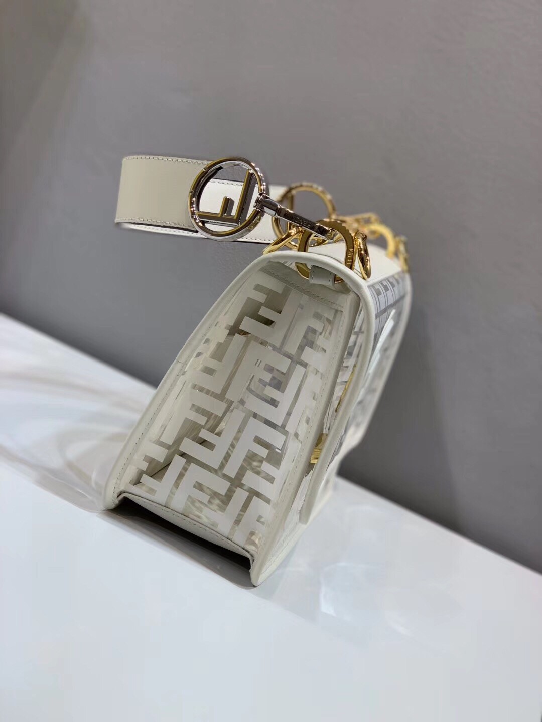 F**di white kan i f bag in transparent pu