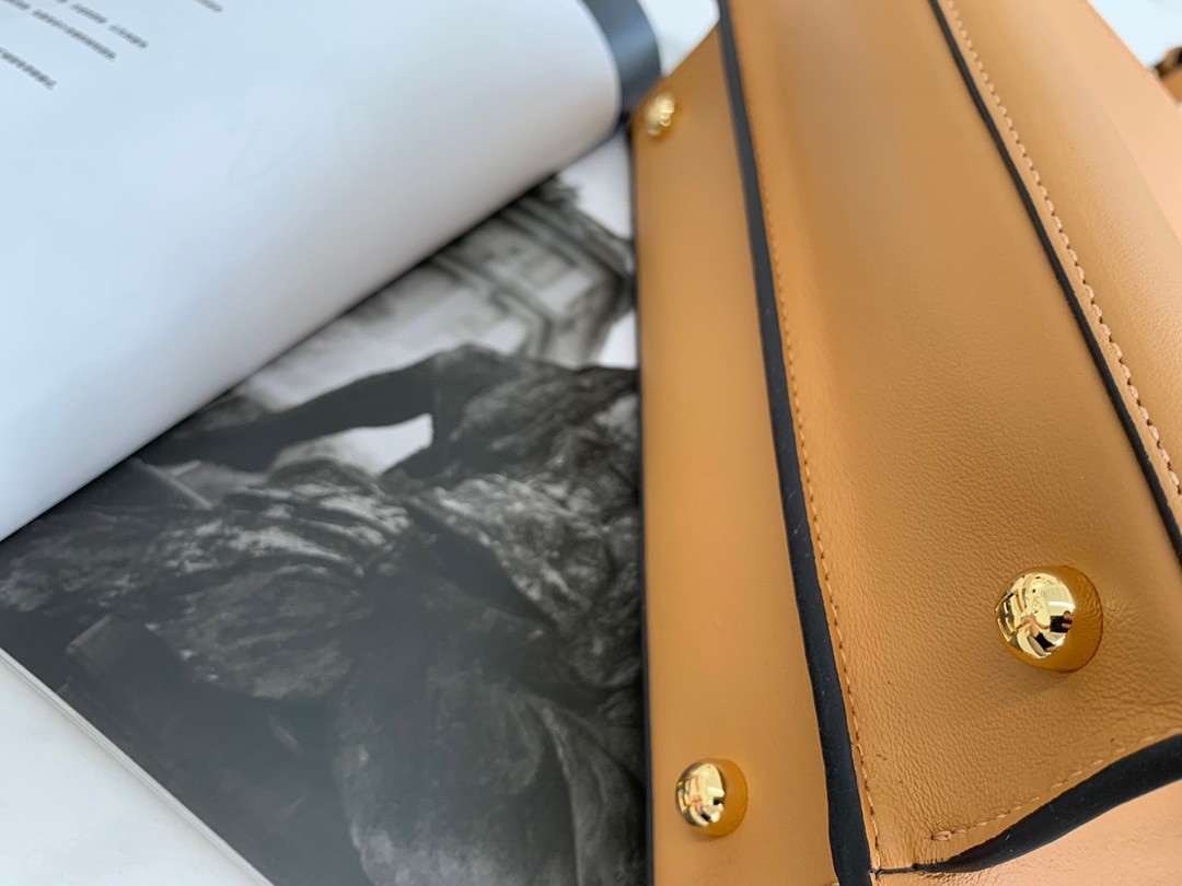 F**di peekaboo iseeu small bag in beige calfskin