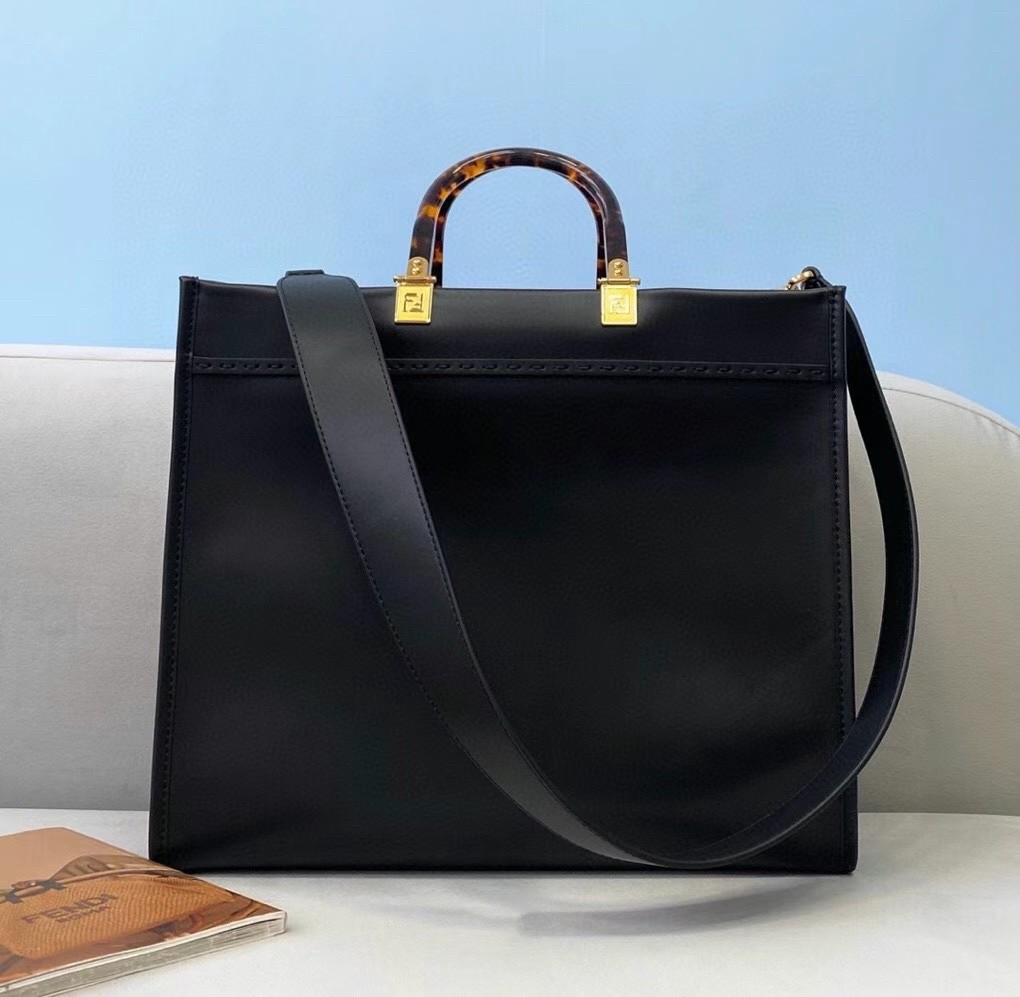 F**di sunshine medium shopper bag in black calfskin