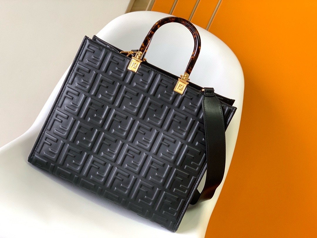 F**di sunshine medium tote bag in black ff calfskin