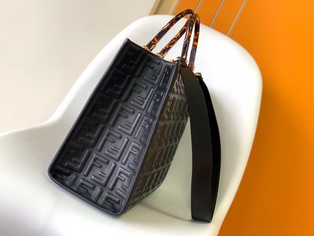 F**di sunshine medium tote bag in black ff calfskin