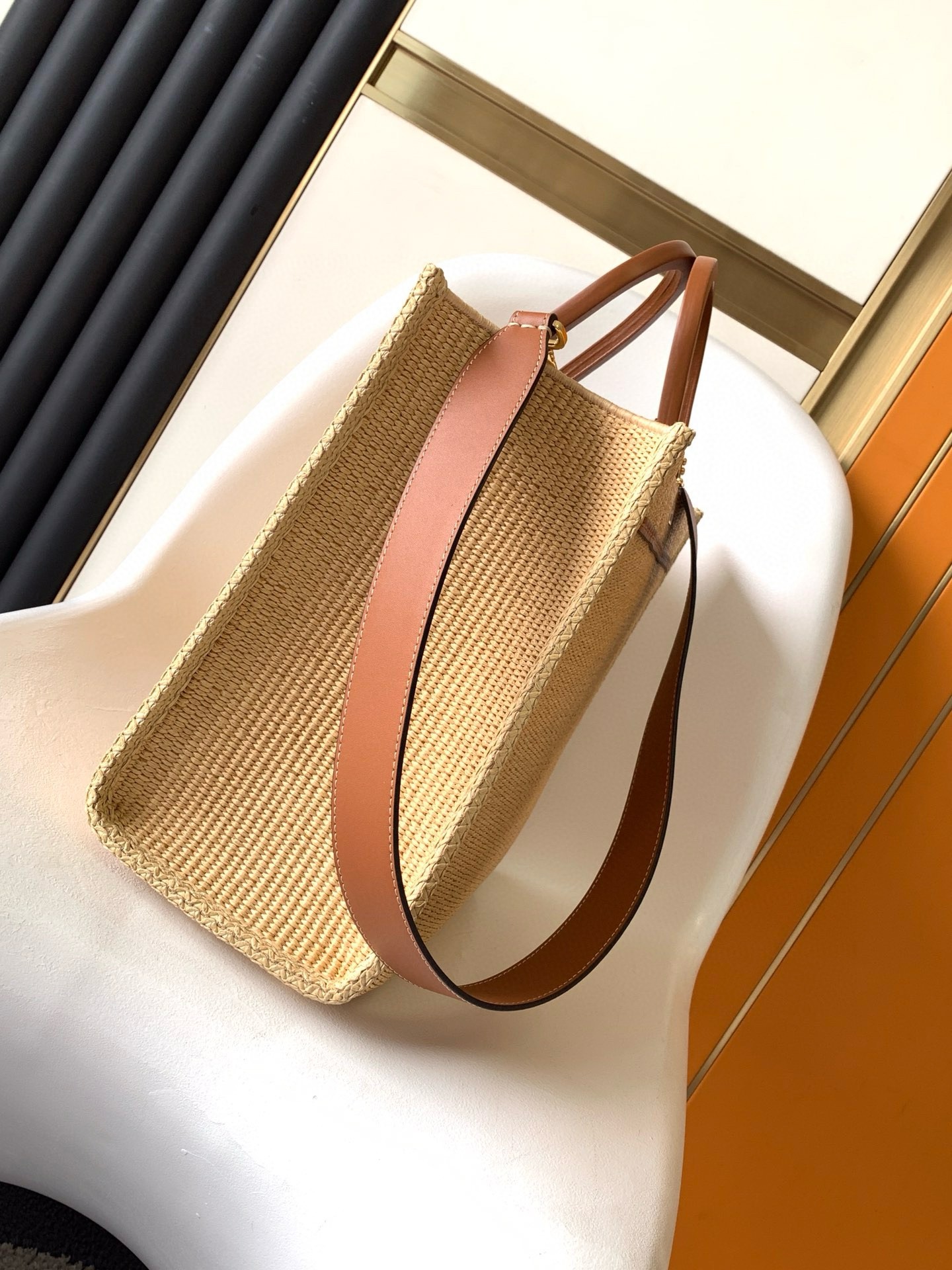 F**di sunshine medium tote bag in natural straw