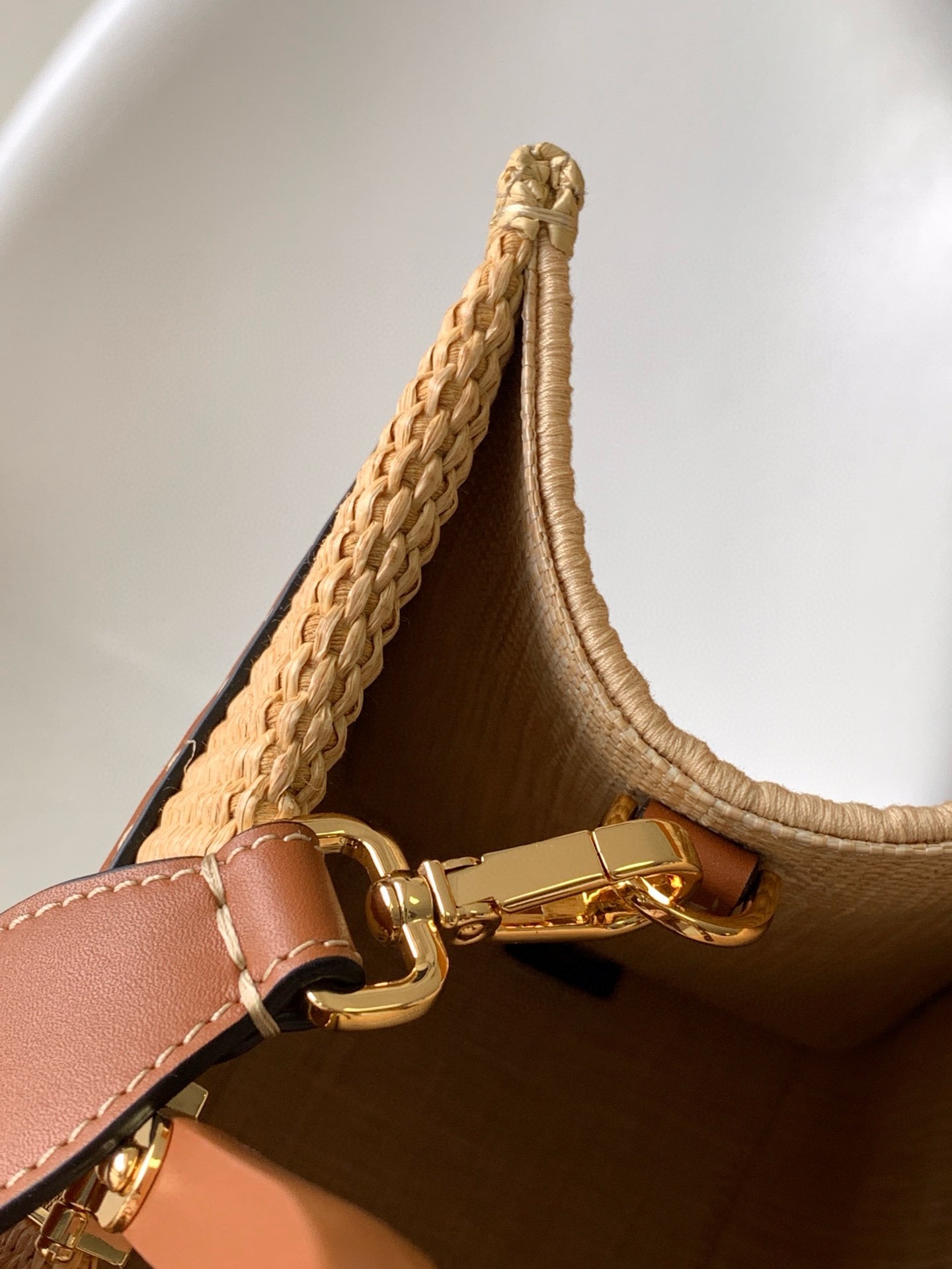 F**di sunshine medium tote bag in natural straw