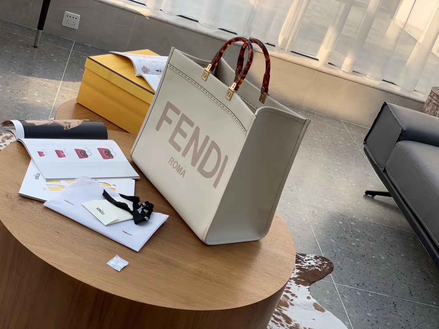 F**di sunshine shopper bag in white calfskin