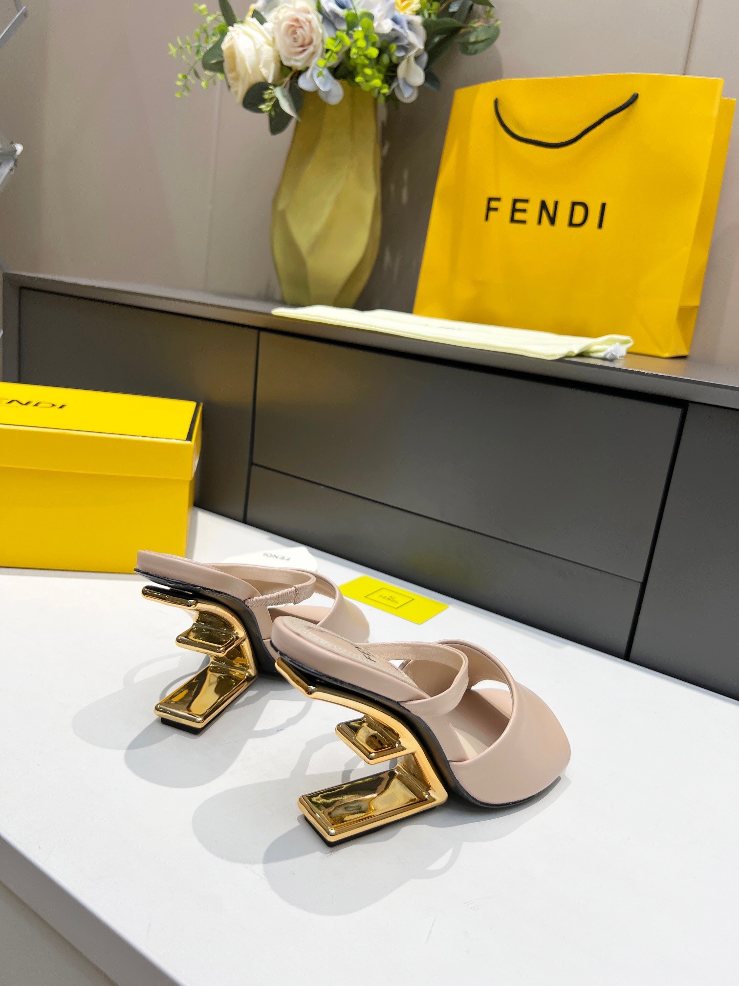 F**di first sandals 95mm in poudre calfskin